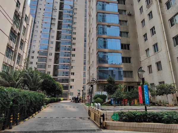 昆明官渡吳井路和平新村8號(hào)小區(qū)和平村環(huán)城南路協(xié)美醫(yī)院對(duì)面.